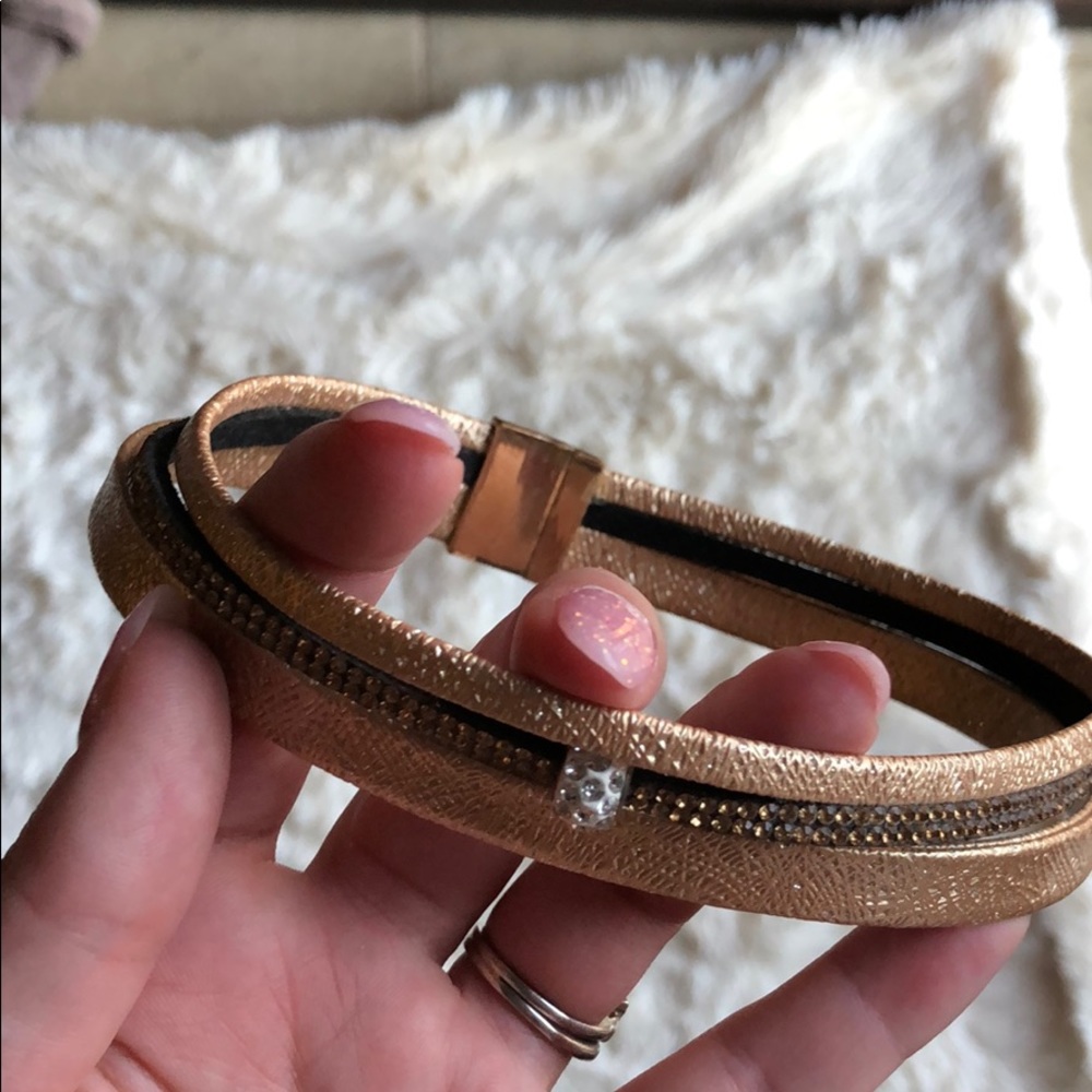 Gold Choker 90s style